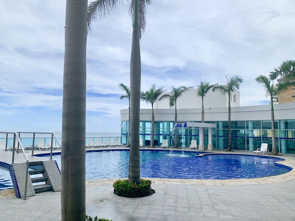 Alberca al aire libre y alberca climatizada