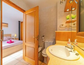 Hair dryer, towels