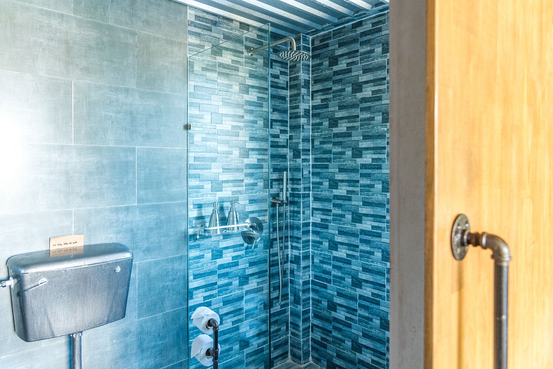 Deluxe Twin Room, Sea View | Bathroom | Shower, rainfall showerhead, free toiletries, hair dryer