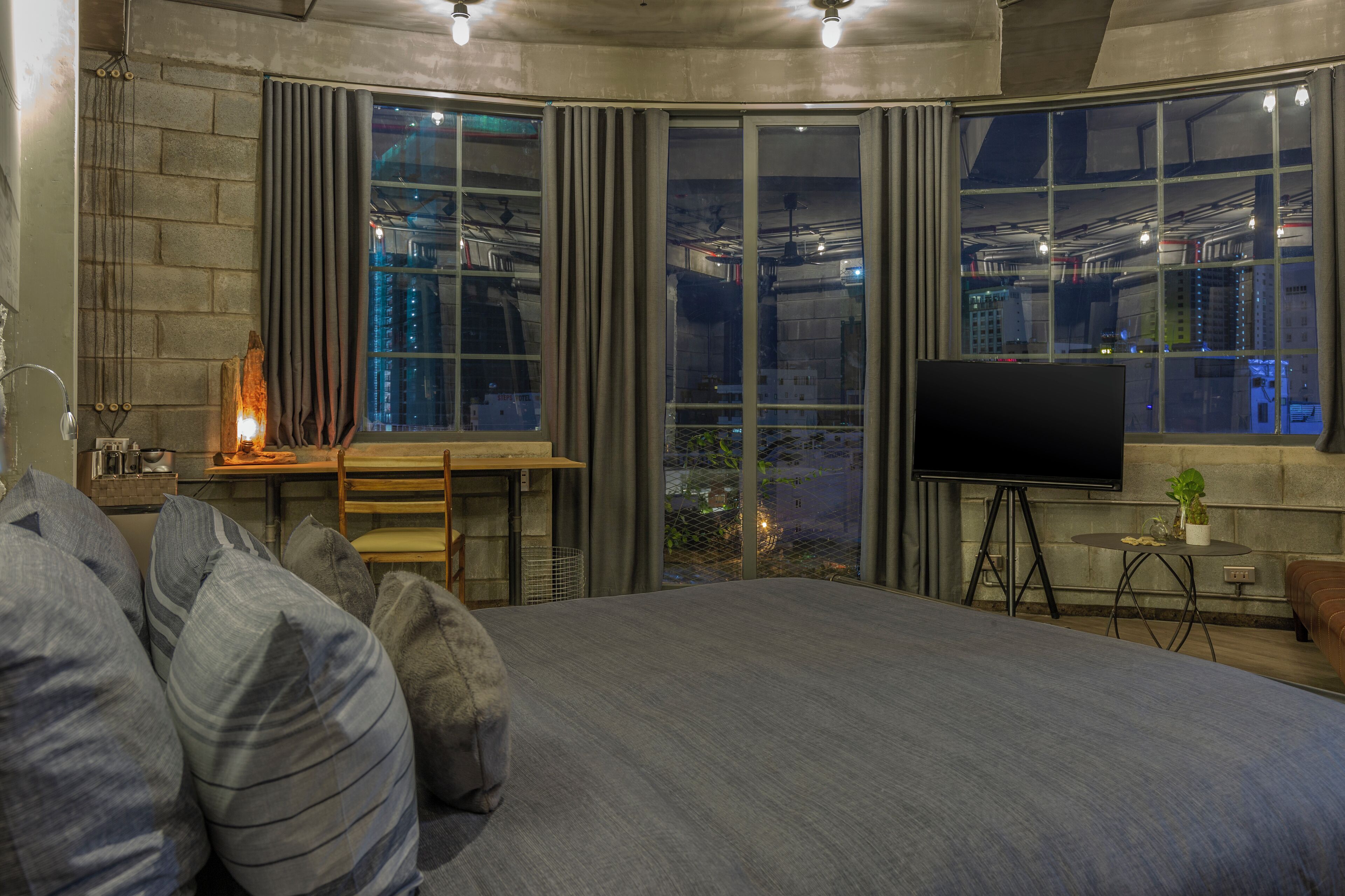 Quarto casal | Frigobar (abastecido com alguns itens grátis), cofres nos quartos