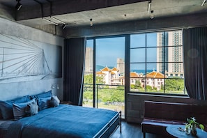 Free minibar items, in-room safe, individually decorated - Bridges Danang Boutique Hotel (Da Nang)