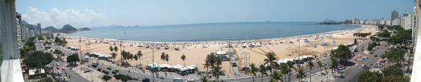 Na praia