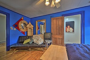 4 bedrooms, iron/ironing board, Internet, bed sheets