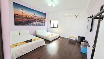 四人房 | 遮光窗帘、免费 WiFi、床单