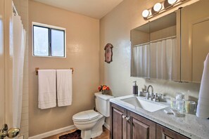 Kostenlose Toilettenartikel, Haartrockner, Handtücher