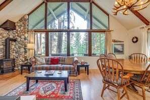 TV, fireplace, DVD player - Hillside Hideaway: Warm & Cozy Terrace Lakes Cabin (Garden Valley)