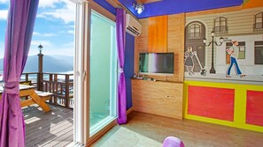 Room (202) | Living area | Flat-screen TV