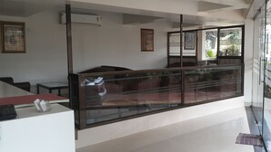 Unclassified image, 4 of 9, button - hotel J K Regency (Mumbai)