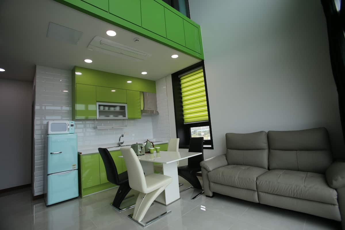 Family Room (Blue) | Living area | Flat-screen TV