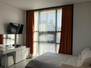 Double Room (Red) | Individually decorated, soundproofing, free WiFi - J Le Blanc (Jeju City)