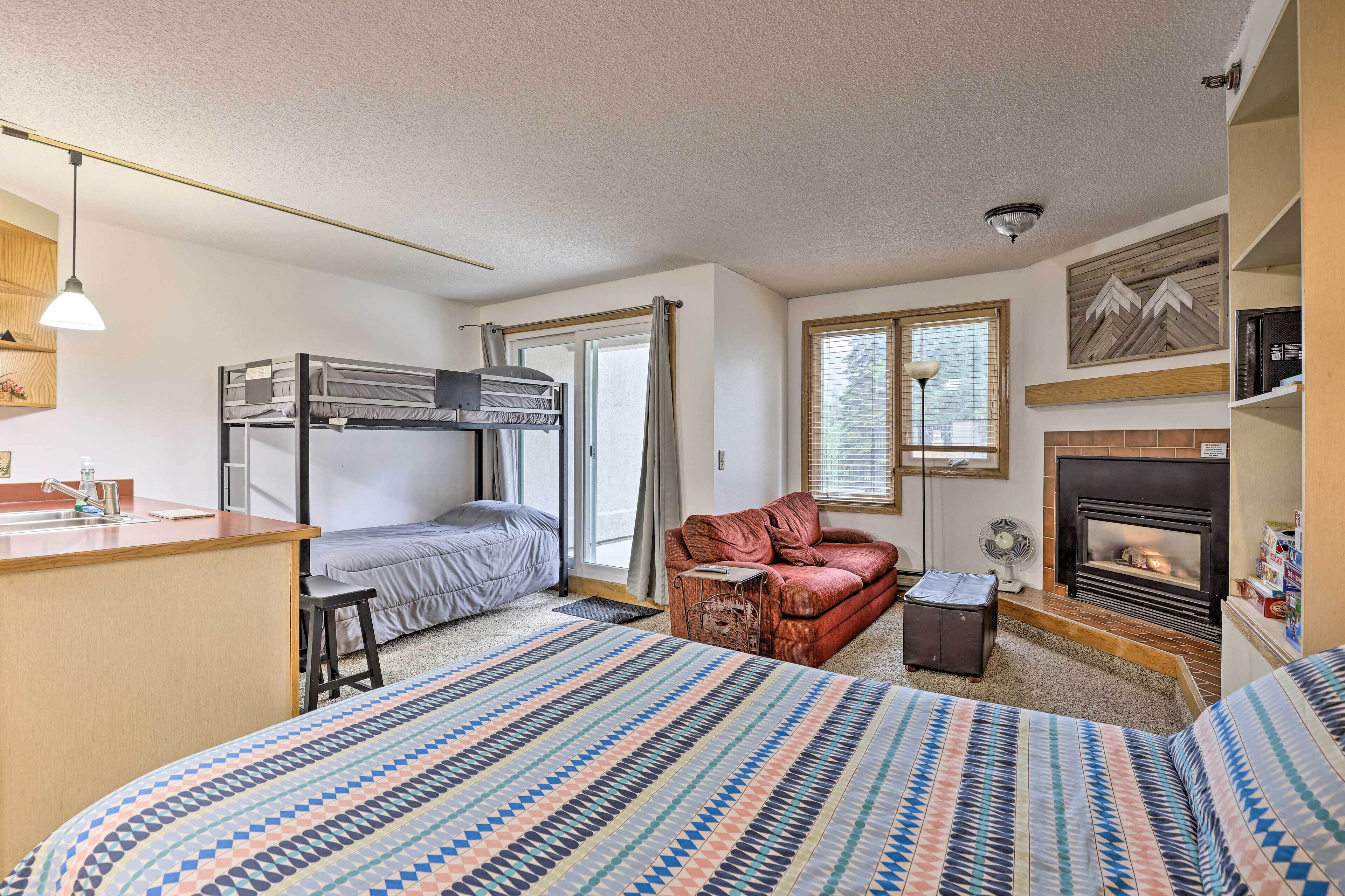 Iron Horse Studio w/ Resort Amenities; Walk to WP!