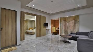 Royal Double Room | In-room safe, iron/ironing board, free WiFi, wheelchair access