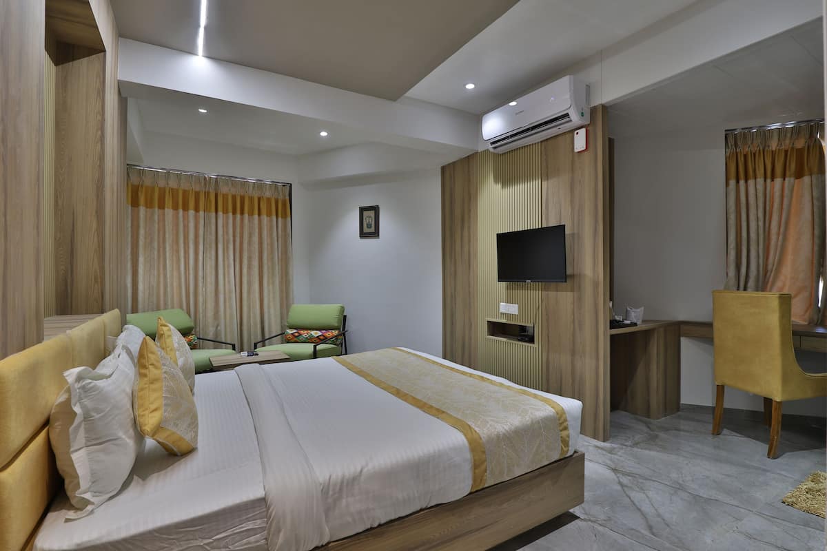Executive Double Room | In-room safe, iron/ironing board, free WiFi, wheelchair access