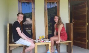Outdoor dining - Village Corner Homestay (Kuta)
