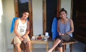 Outdoor dining - Village Corner Homestay (Kuta)