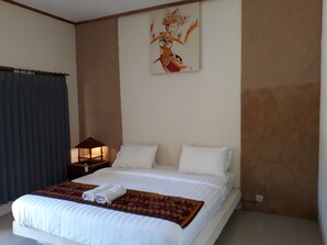 Deluxe Double Room | Free WiFi, bed sheets - Village Corner Homestay (Kuta)