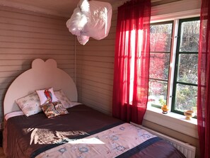 Cottage | 1 bedroom, iron/ironing board, WiFi, bed sheets - Tranquil Lakeside Cottage Retreat (Avesta)