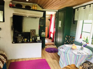Private kitchen - Tranquil Lakeside Cottage Retreat (Avesta)