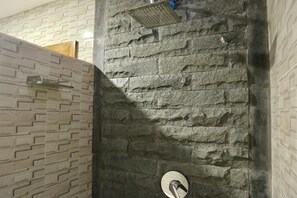 Superior Double Room | Bathroom shower