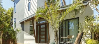 Modern Loft Rooftop Deck Venice Beach Studio Bedroom Apts by RedAwning