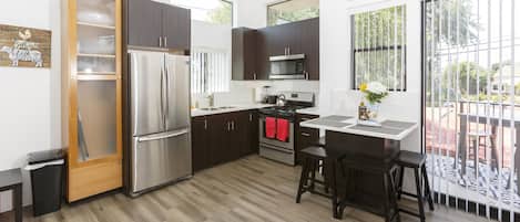 Studio | Private kitchen | Fridge, oven, coffee/tea maker, toaster