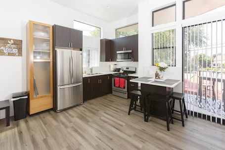 Studio | Private kitchen | Fridge, oven, coffee/tea maker, toaster