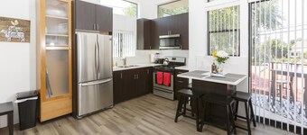 Modern Loft Rooftop Deck Venice Beach Studio Bedroom Apts by RedAwning