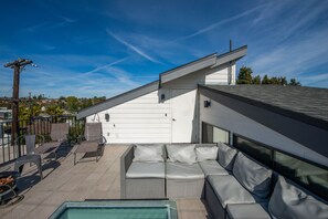 Studio | Exterior - Modern Loft Rooftop Deck Venice Beach Studio Bedroom Apts by RedAwning (Venice)