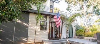 Venice Studio With Outdoor Cabana Studio Bedroom Apts by RedAwning