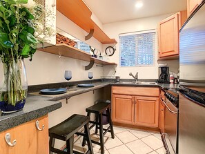 Apartamento, 1 quarto | Cozinha privada | Geladeira, fogão, cafeteira/chaleira, torradeira