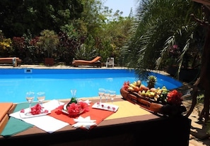 Desayuno continental gratuito y diario