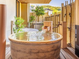 Caja de seguridad en la habitación y escritorio 