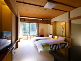 Caja de seguridad en la habitación y escritorio 