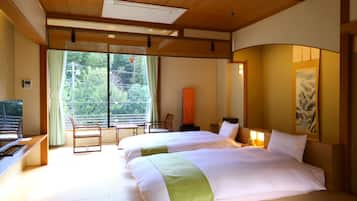 In-room safe, desk, laptop workspace, free WiFi