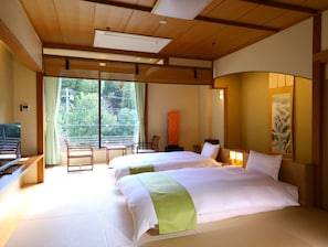 In-room safe, desk, laptop workspace, free WiFi - Shuzenji Onsen Katsuragawa (Izu)