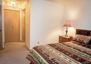 3 chambres, fer et planche à repasser, lit parapluie, Wi-Fi gratuit