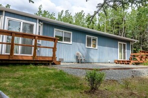 Terrace/patio - Alaskan Cozy Home for the Whole Family and Friends (Sterling)