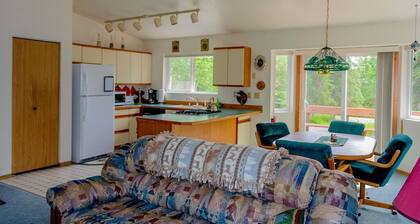 Alaskan Cozy Home for the Whole Family and Friends