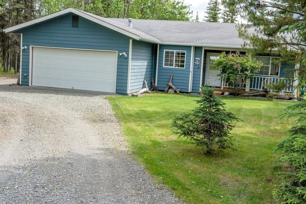Alaskan Cozy Home for the Whole Family and Friends