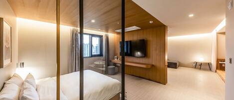 ファミリー スタジオスイート | デスク、ノートパソコン用作業スペース、WiFi (無料)、ベッドシーツ