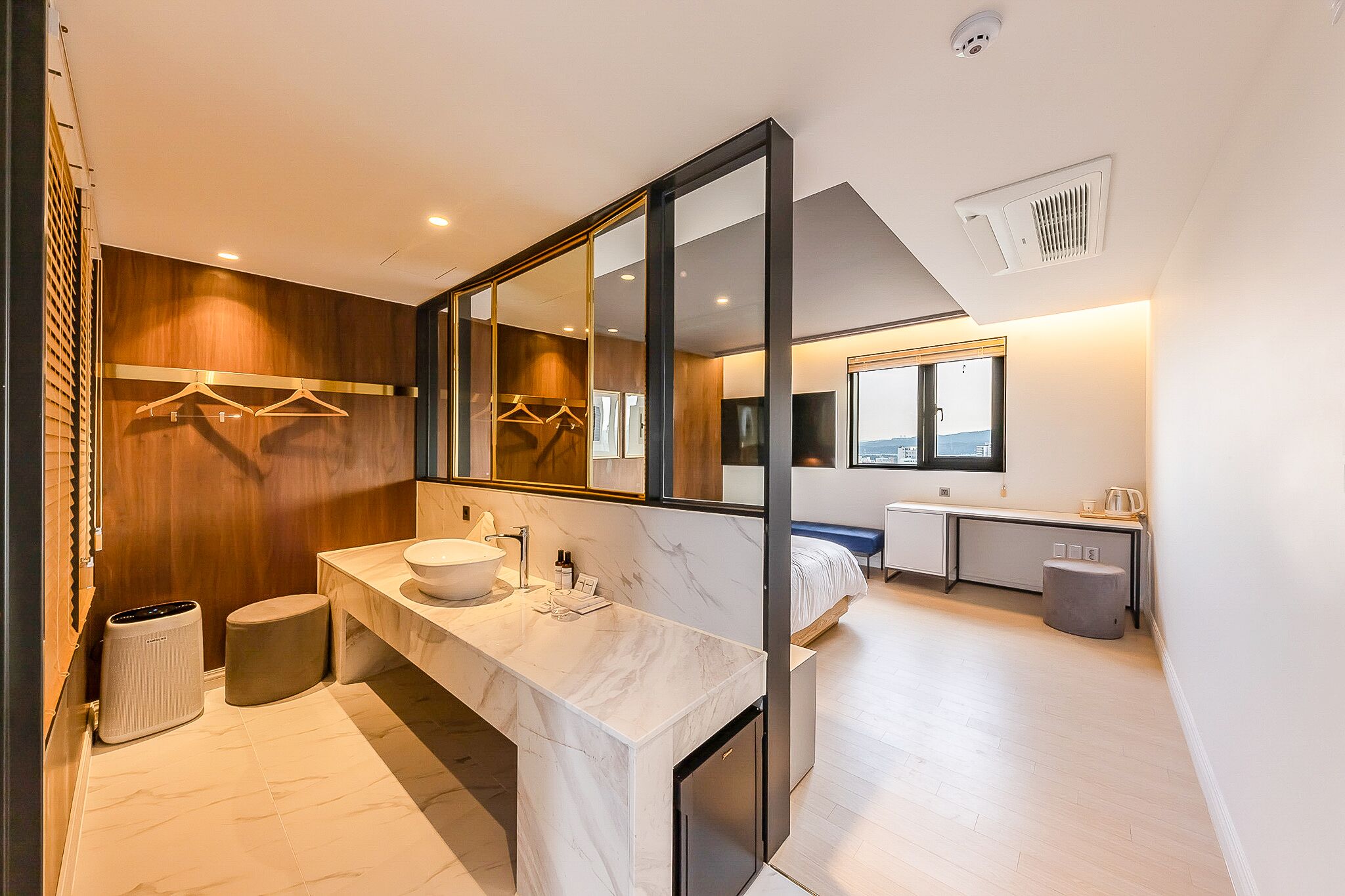 superior double room | desk, laptop workspace, free wifi, bed sheets