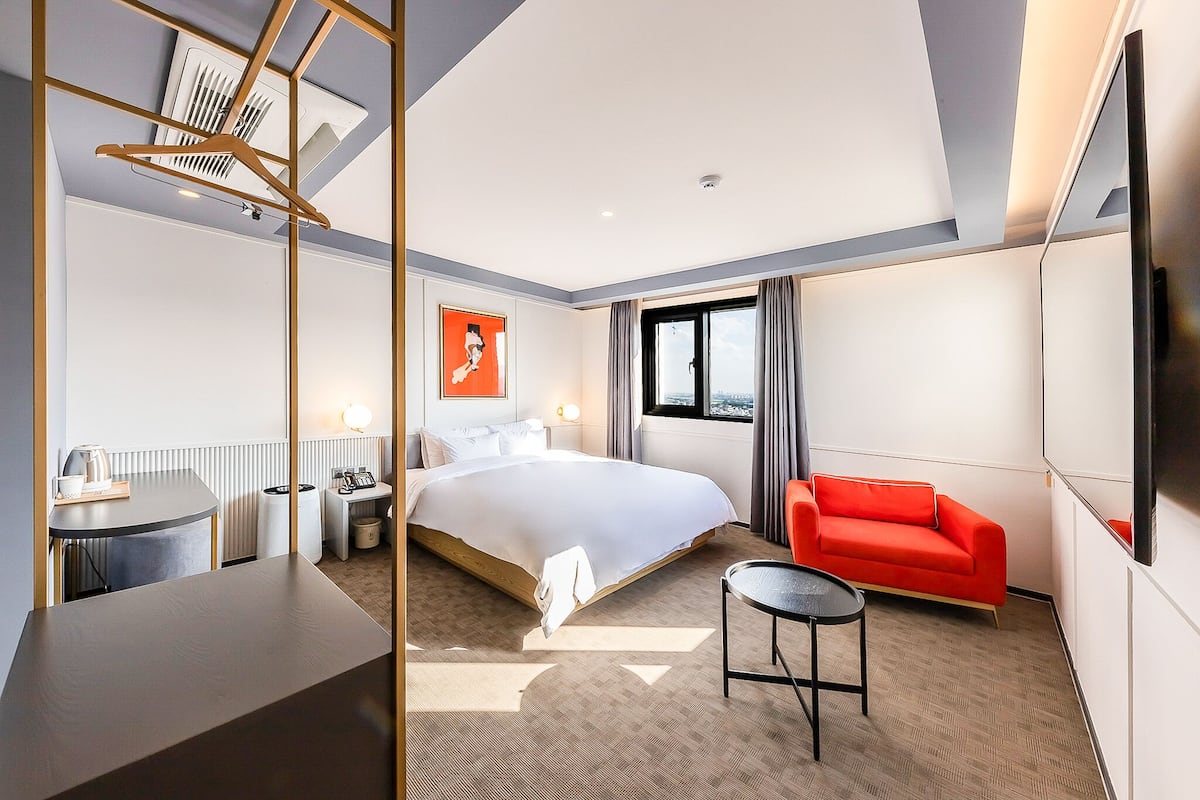 Standard Double Room | Desk, laptop workspace, WiFi (free), bed sheets