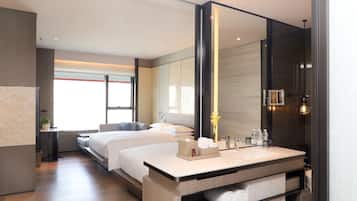 Ropa de cama de alta calidad, cubrecamas y minibar