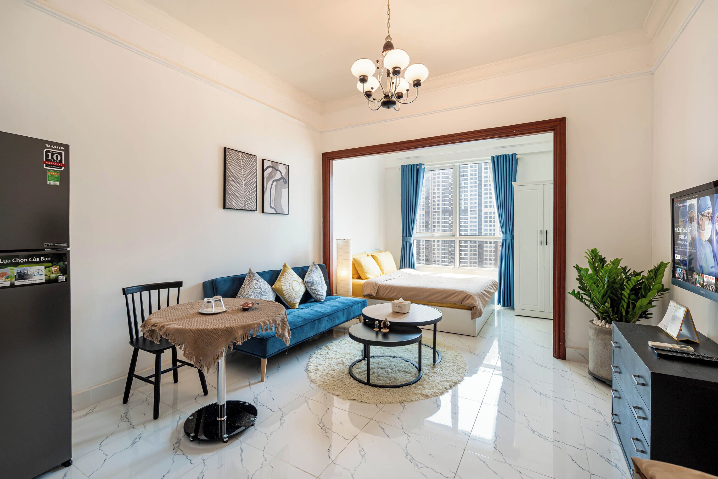 Deluxe Studio | Desk, blackout drapes, iron/ironing board, free WiFi