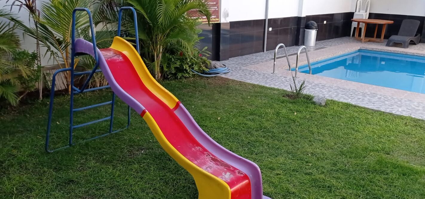 Zona de juegos infantil al aire libre