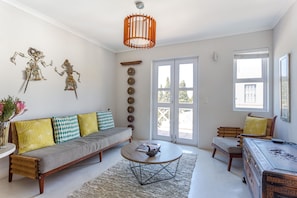 Apartment | Living area | 43-inch Smart TV with satellite channels, TV, Netflix - 211 De Waterkant Piazza (Cape Town)
