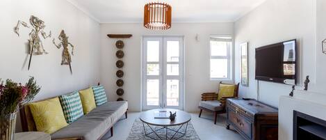 Lägenhet | Vardagsrum | 43-tums smart-tv med satellitkanaler, tv och Netflix