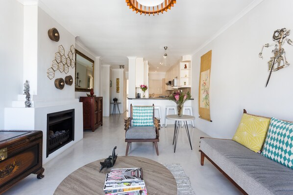 Apartment | Wohnbereich | 43-Zoll-Smart-TV mit Satellitenempfang, Fernseher, Netflix