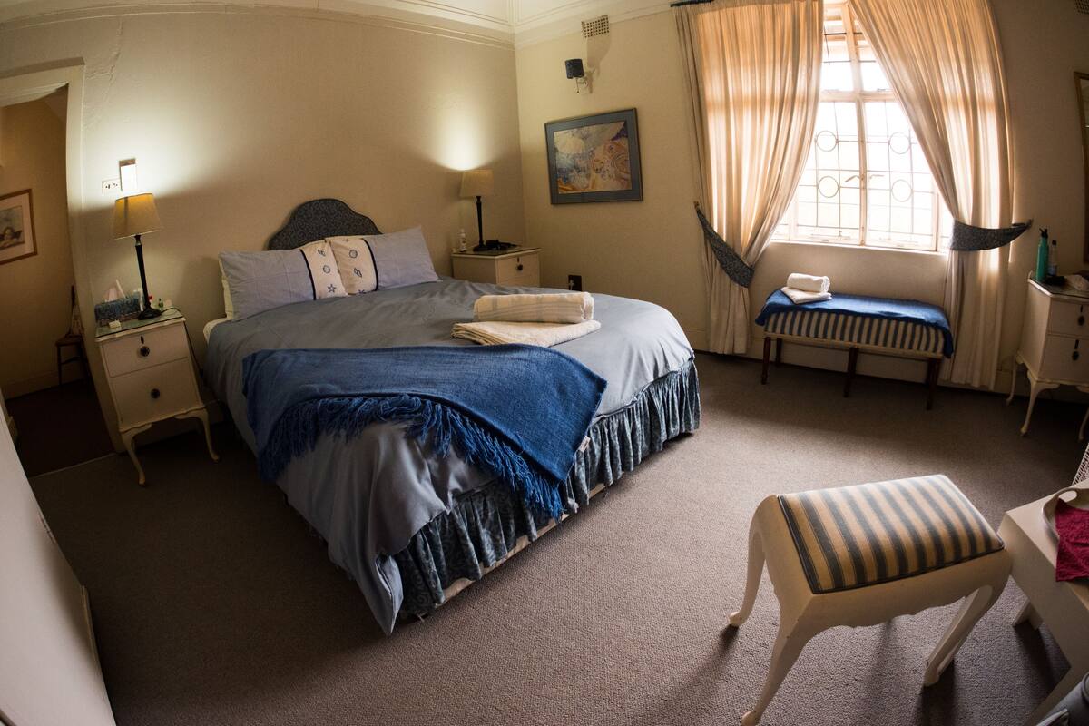 In-room safe, free WiFi, bed sheets