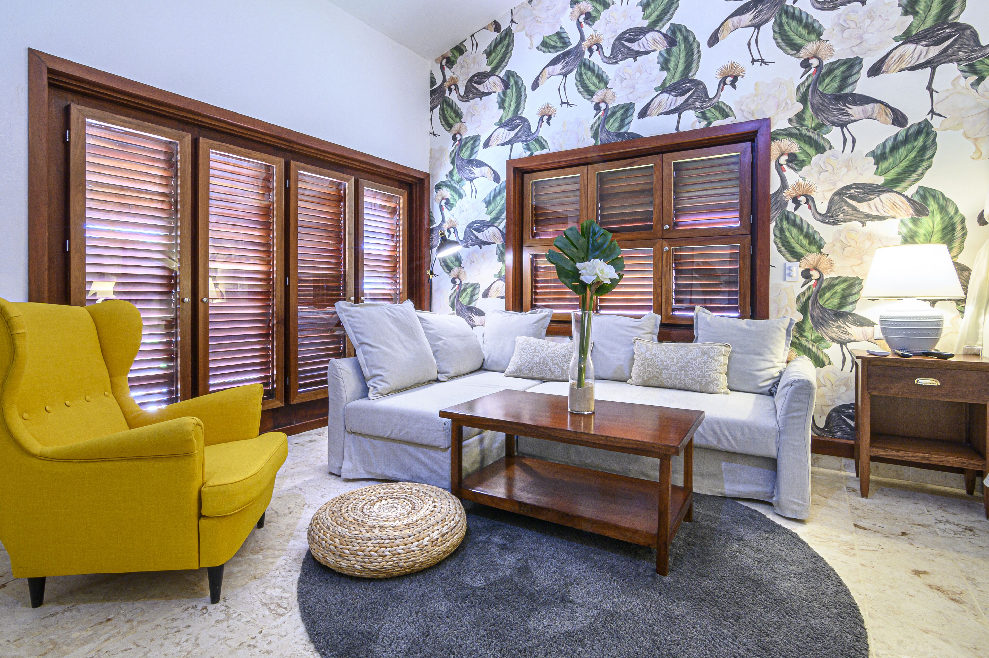 32-英寸LED 电视 （配备有线频道）、电视